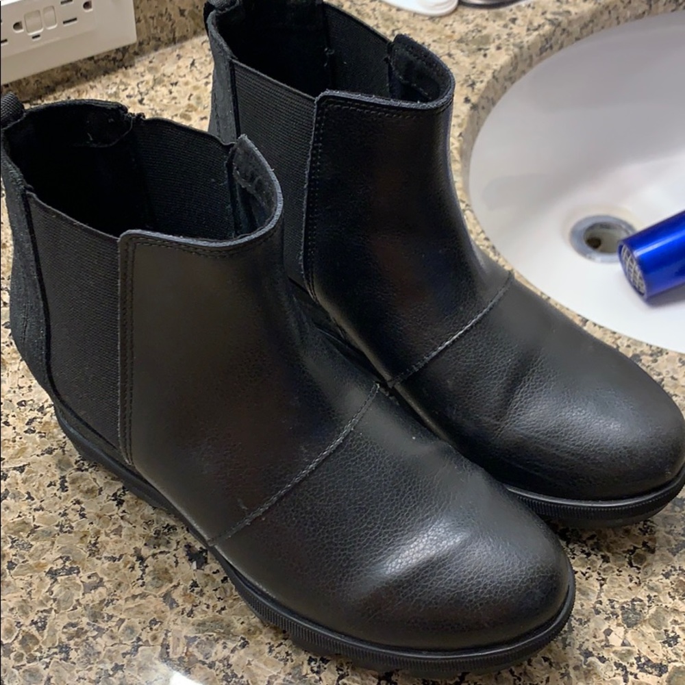 Black sorel wedge bootie